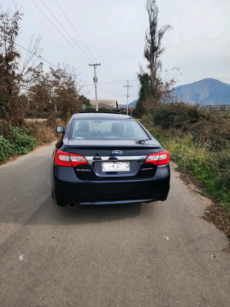 Auto Subaru Legacy 2018 en buen estado - 9