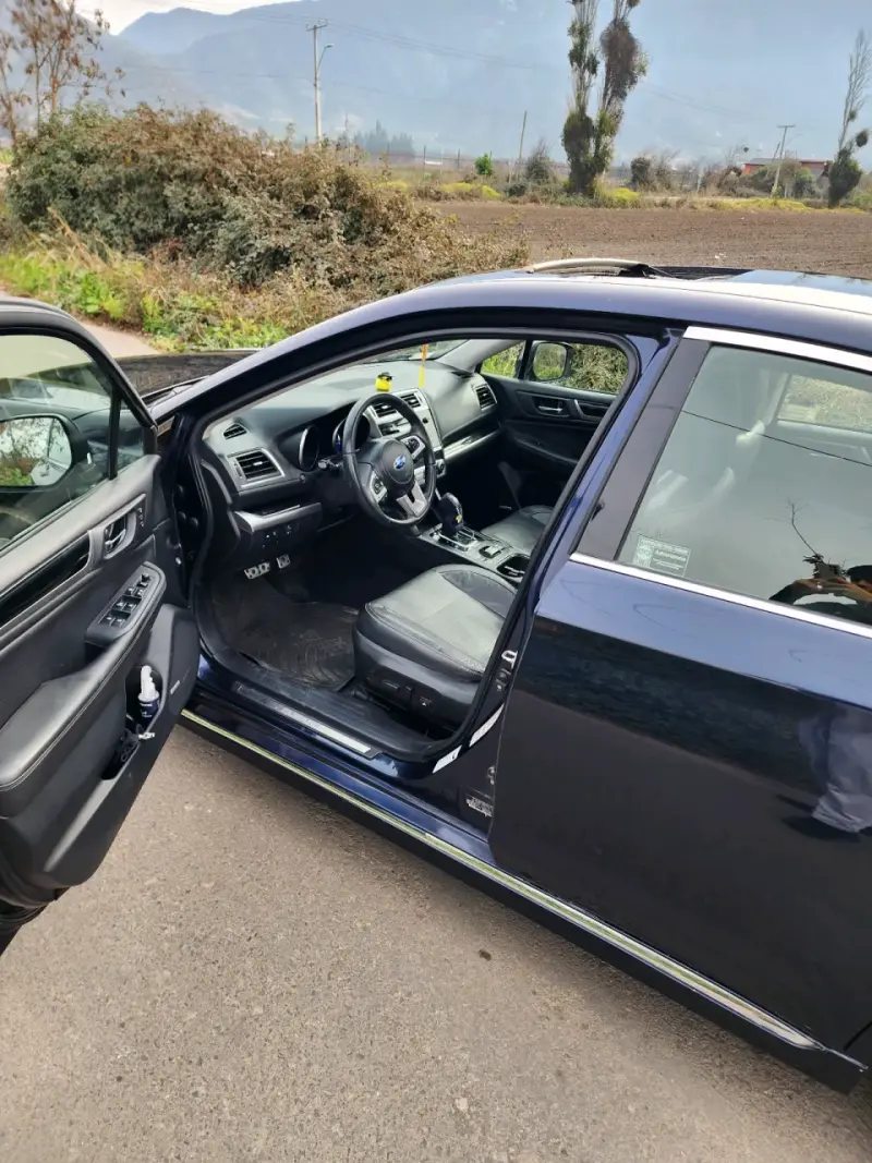 Auto Subaru Legacy 2018 en buen estado - 11