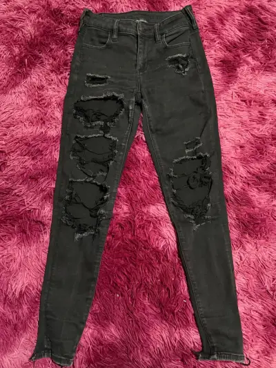 Jeans negros rasgados American Eagle para mujer - miniatura 1