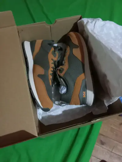 Zapatillas deportivas Helly Hansen verde y marrón - miniatura 1