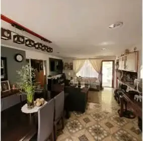 Casa de esquina remodelada en venta - 4