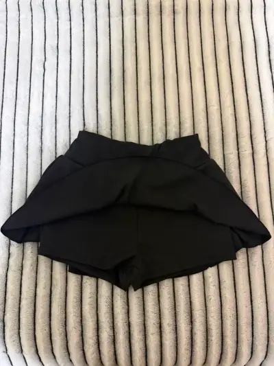 Falda pantalón negra para mujer - miniatura 2