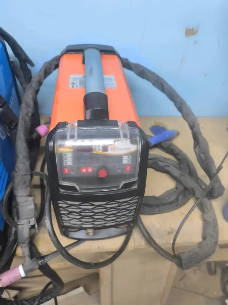 Soldadora TIG 200P Arco Pulsado 220V Mykkon - 1