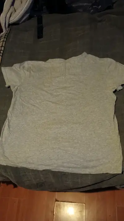 Polera gris con diseño de Naruto Ichiraku Ramen - miniatura 2