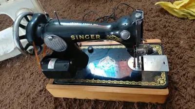 Máquina de Coser Singer Antigua con Motor - miniatura 4