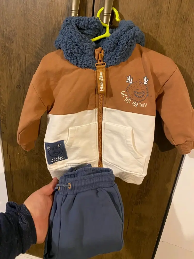 Conjunto de ropa infantil con capucha y diseño divertido - 1