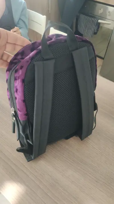 Mochila de diseño morada  Gabriela Zapata - miniatura 3