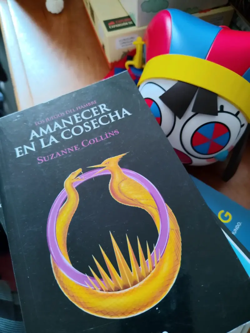Libro Amanecer en la Cosecha de Suzanne Collins