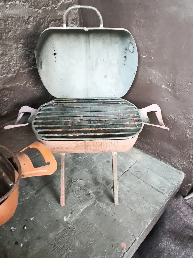 Parrilla portátil de metal oxidada - 2