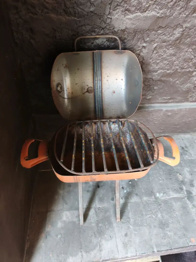 Parrilla portátil de metal oxidada - 3
