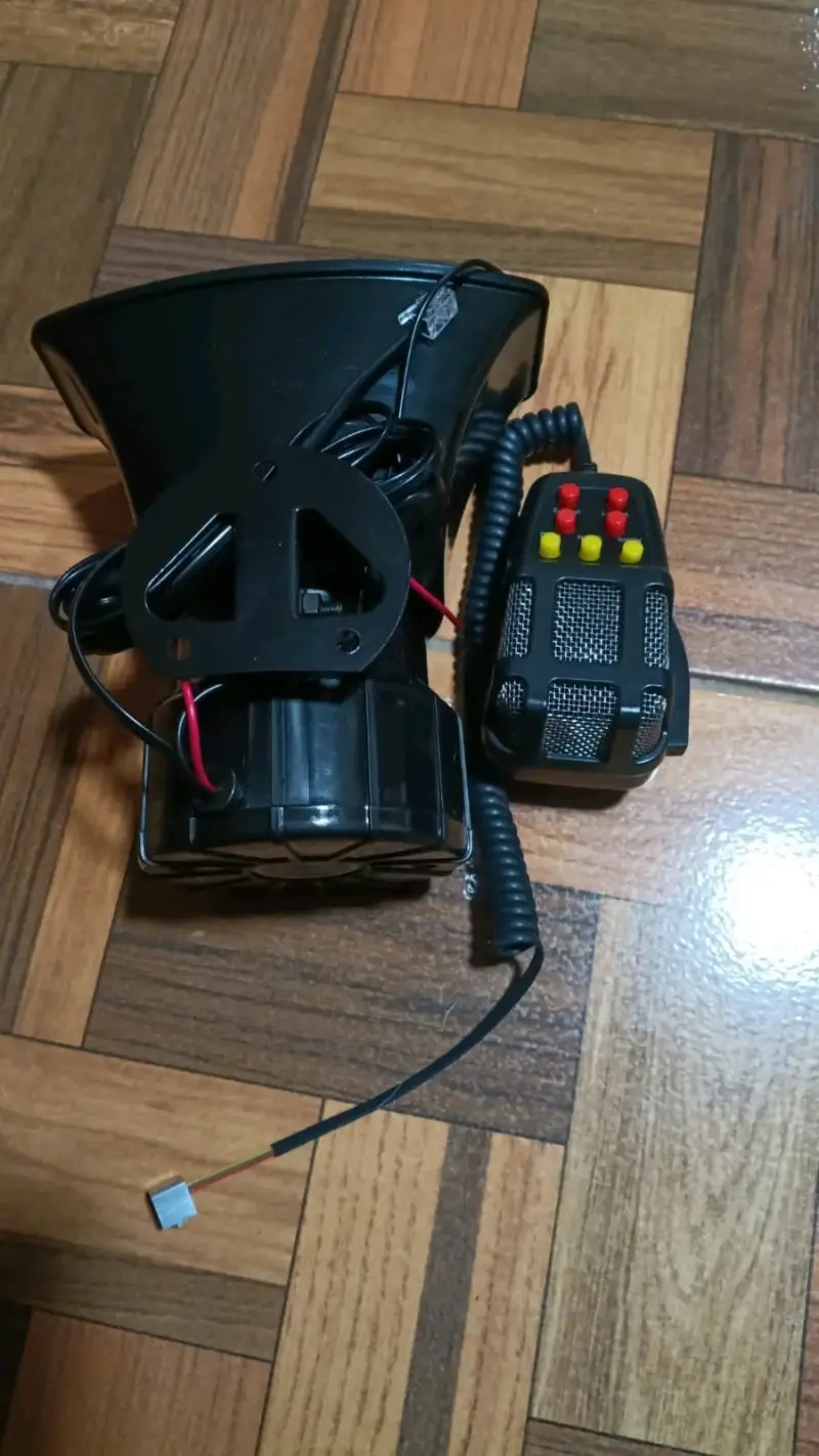 Altavoz megáfono con micrófono integrado