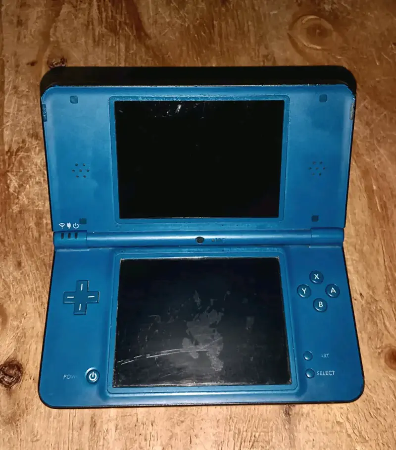 Nintendo Dsi XL Azul con cargador Desbloqueada - 1