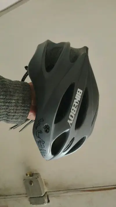 Casco de ciclismo Bikeboy gris con ventilación - miniatura 1