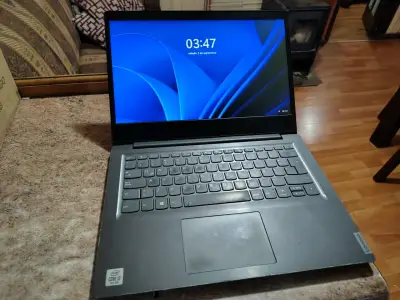 Laptop Lenovo Core i3 10ma Gen 4GB RAM - miniatura 1