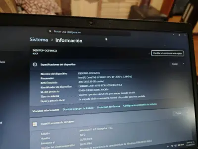 Laptop Lenovo Core i3 10ma Gen 4GB RAM - miniatura 2