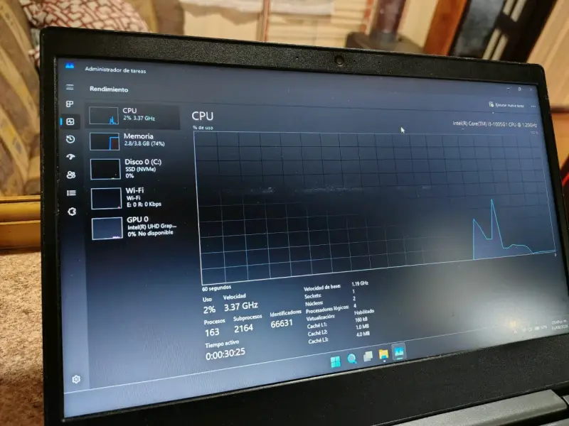 Laptop Lenovo Core i3 10ma Gen 4GB RAM - 3