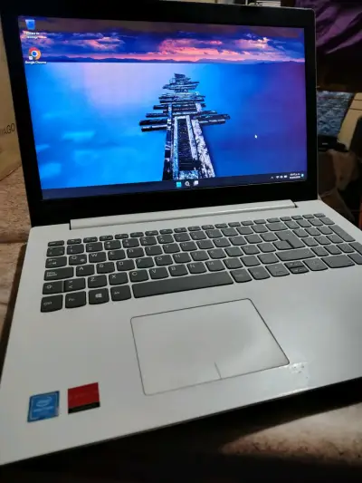 Laptop Lenovo Intel Pentium con Gráficos Radeon - miniatura 1