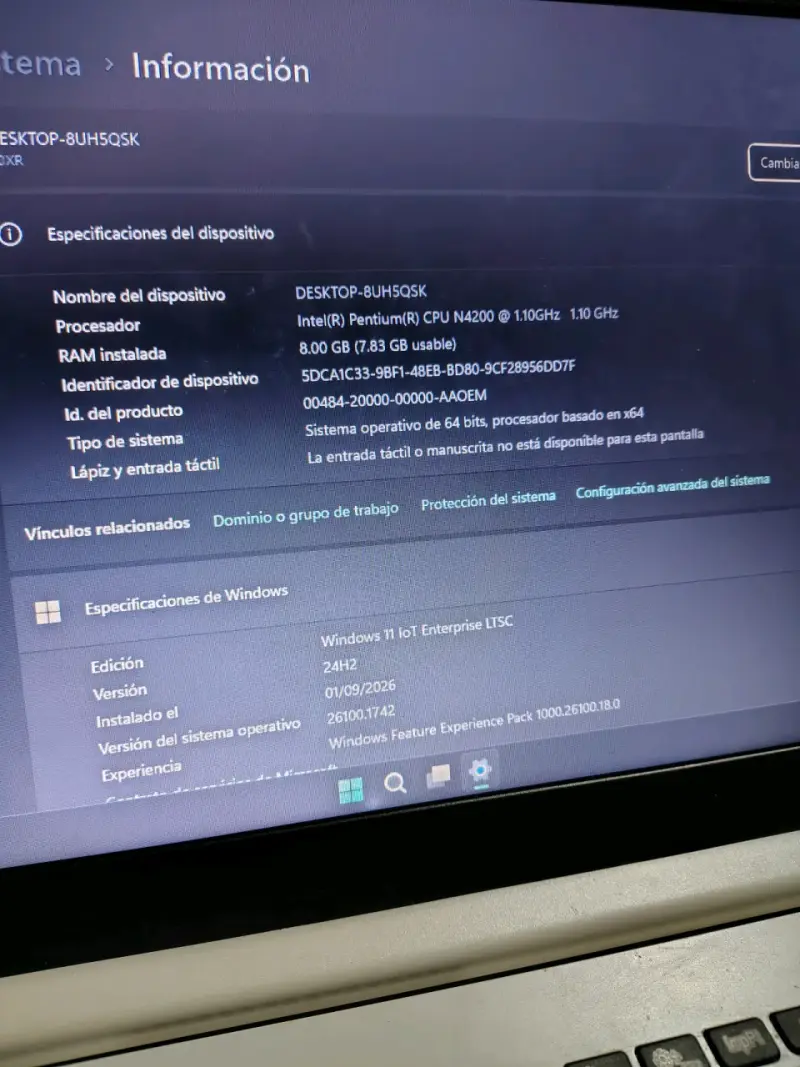 Laptop Lenovo Intel Pentium con Gráficos Radeon - 3