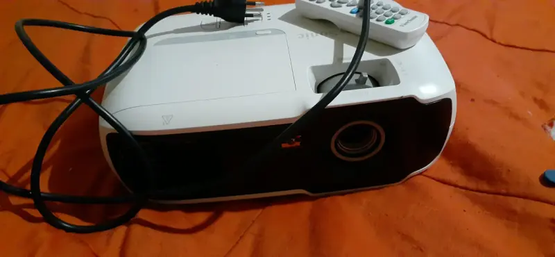 Proyector ViewSonic con control remoto - 1
