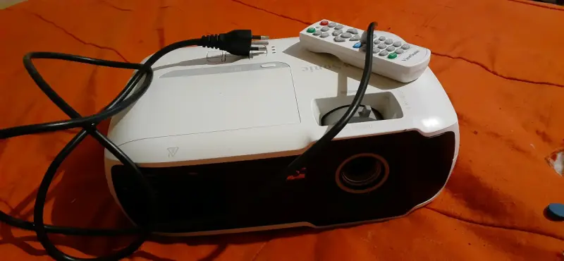 Proyector ViewSonic con control remoto - 2