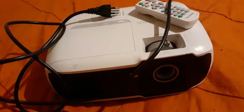 Proyector ViewSonic con control remoto - 3