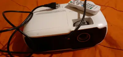 Proyector ViewSonic con control remoto - miniatura 3