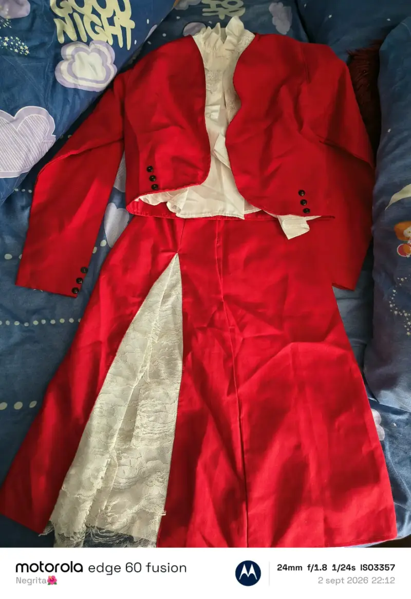 Traje elegante de huasita