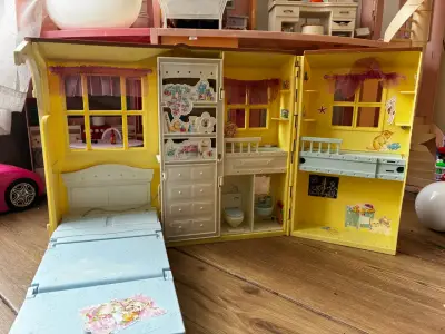 Casa de muñecas plegable  con muebles y decoracion - miniatura 1