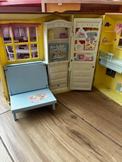 Casa de muñecas plegable  con muebles y decoracion - miniatura 5