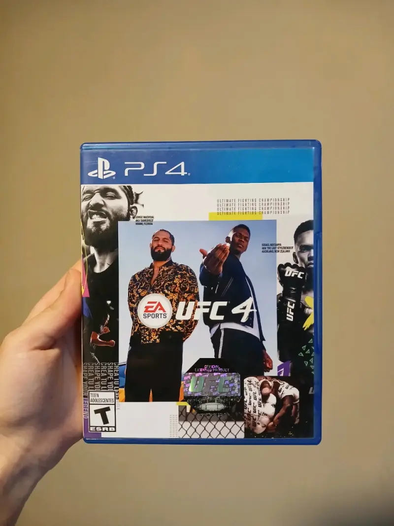 Juego PS4 UFC 4 EA Sports en buen estado - 1