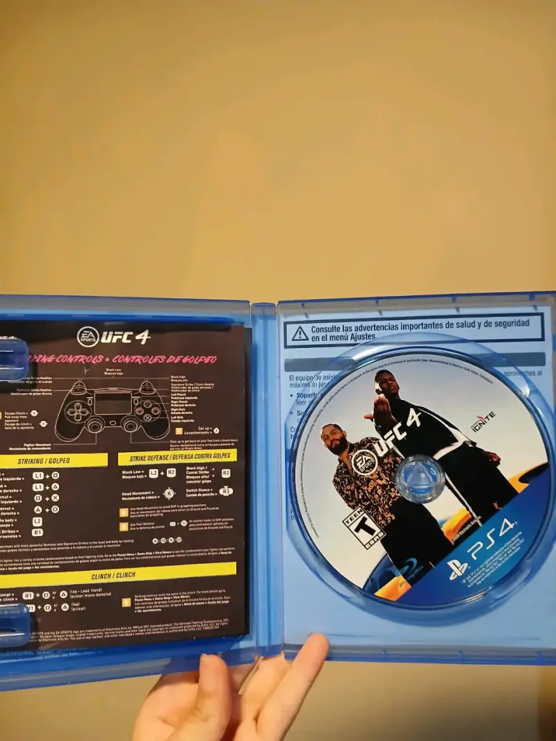 Juego PS4 UFC 4 EA Sports en buen estado - 3
