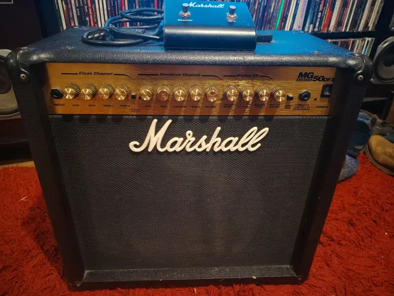 Amplificador Marshall MG50DFX con footswitch l - 1