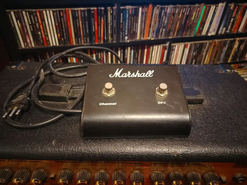 Amplificador Marshall MG50DFX con footswitch l - 2