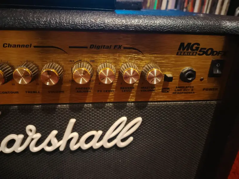 Amplificador Marshall MG50DFX con footswitch l - 3