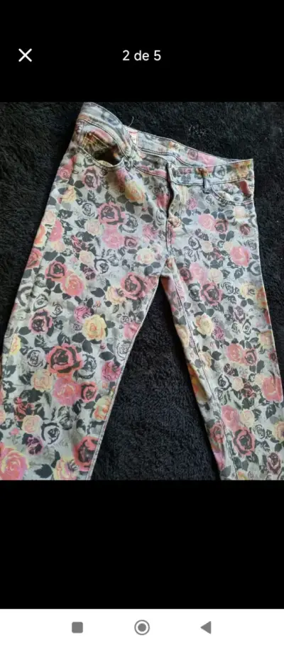 Jeans de mezclilla con estampado floral - miniatura 2