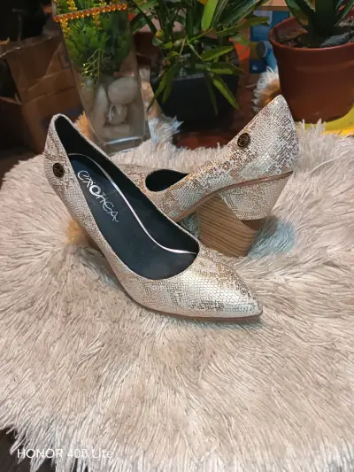 Zapatos de tacón alto Exótica en color dorado - miniatura 2