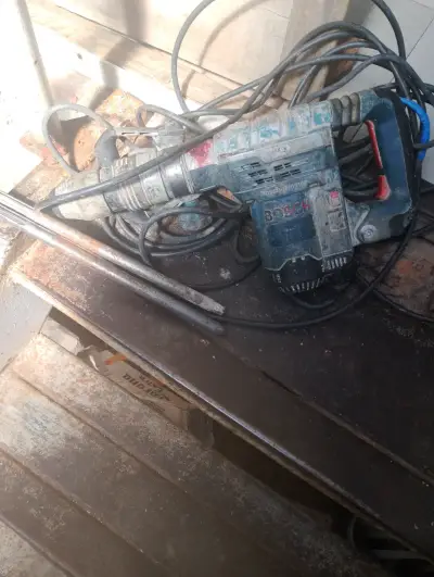 Martillo demoledor Bosch GSH 5 CE usado - miniatura 1