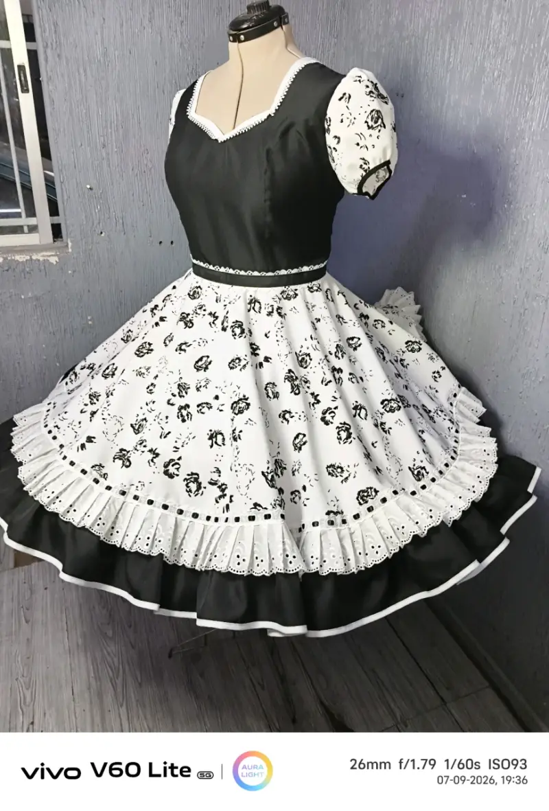 Vestido folklórico con diseño floral y bordado - 4