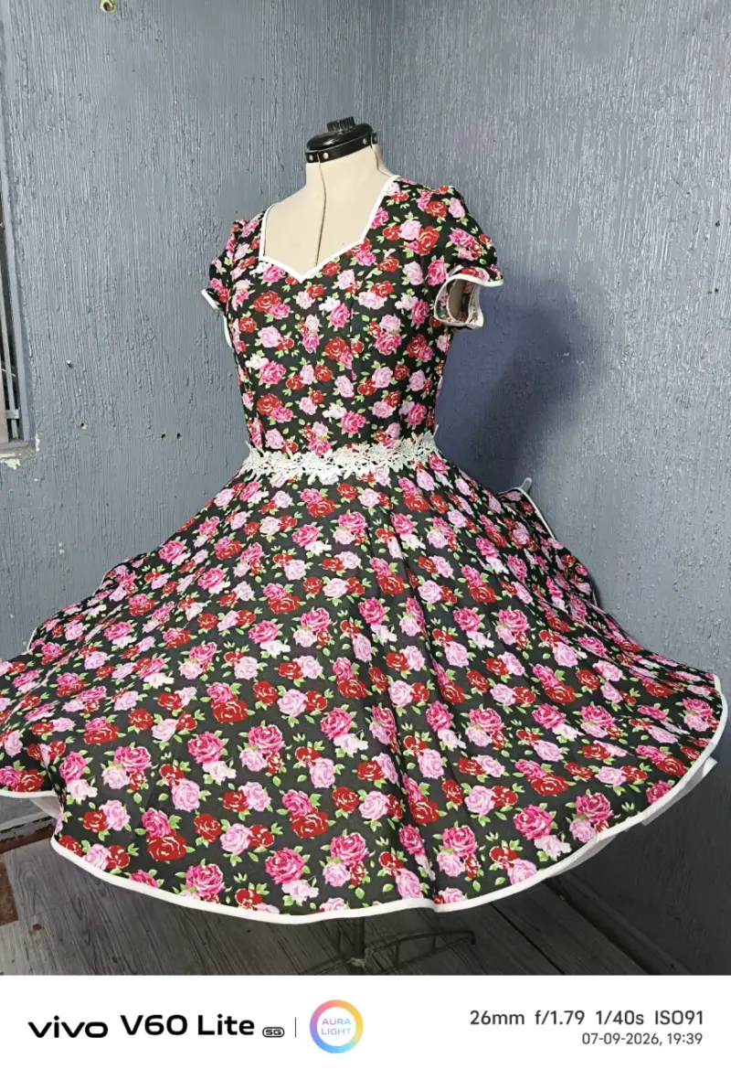 Vestido folklórico con diseño floral y bordado - 5