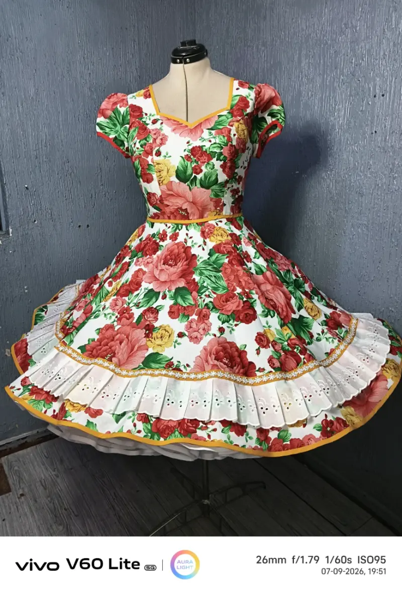 Vestido folklórico con diseño floral y bordado - 6