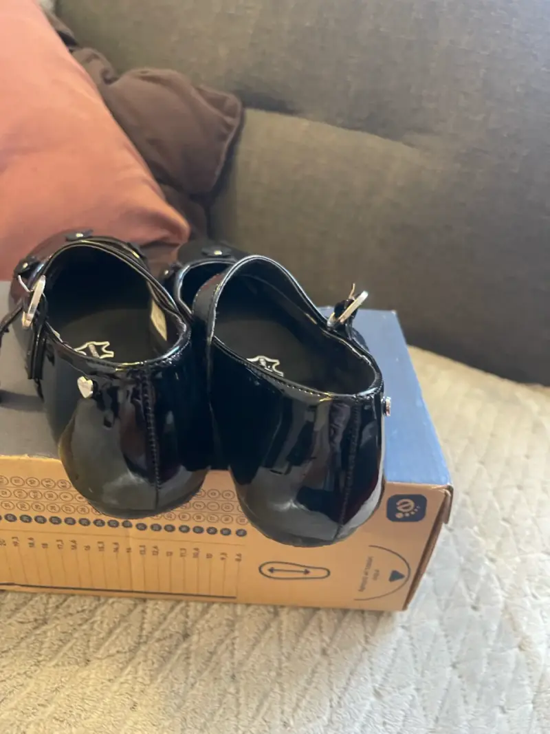 Zapatos de charol negros para niña con hebilla - 2