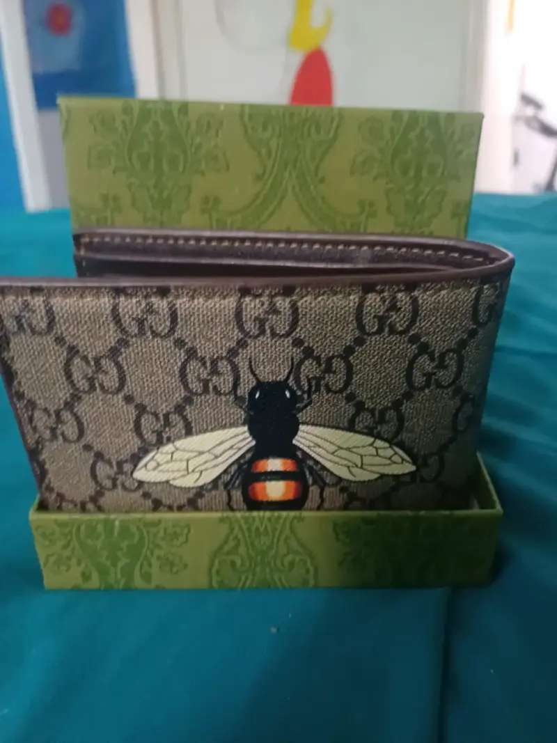 Billetera Gucci con diseño de abeja - 1
