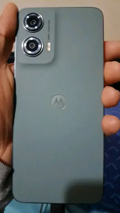 Smartphone Motorola con doble cámara trasera - miniatura 2