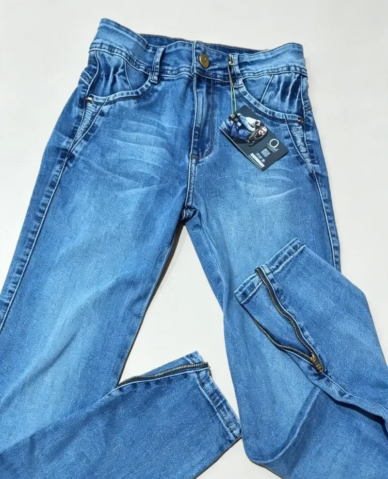 Jeans azul con cierres en tobillos para mujer
