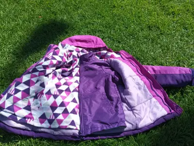 Chaqueta de invierno para niña morada con diseño - miniatura 1
