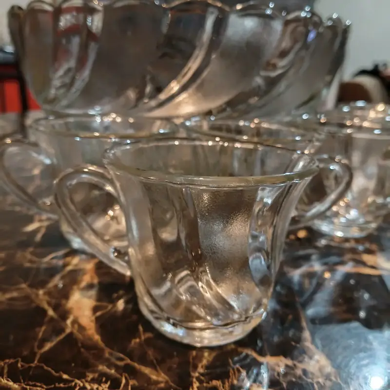 Juego de ponchera con tazas de vidrio tallado - 2