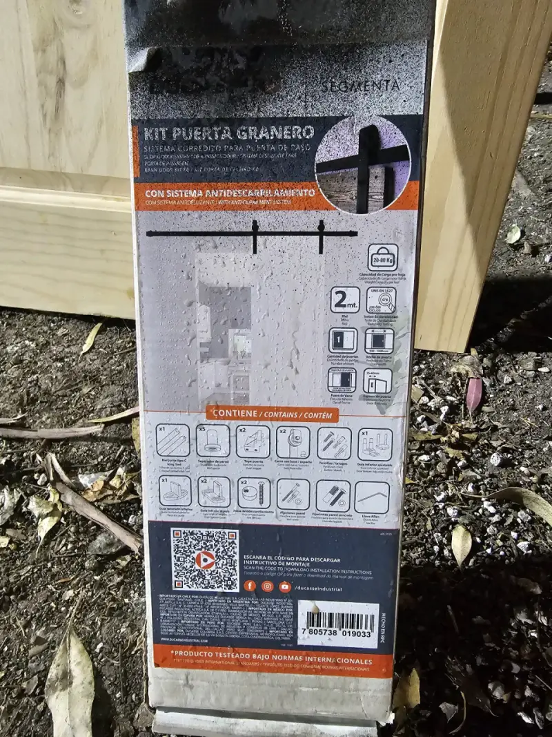Puerta de madera con kit de instalación - 2