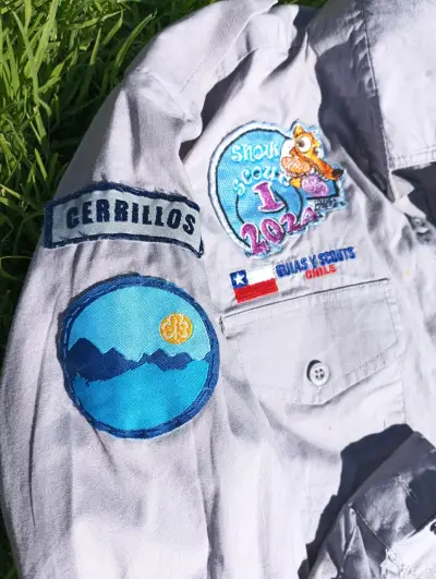 Camisa Scout Gris con Parches - miniatura 2