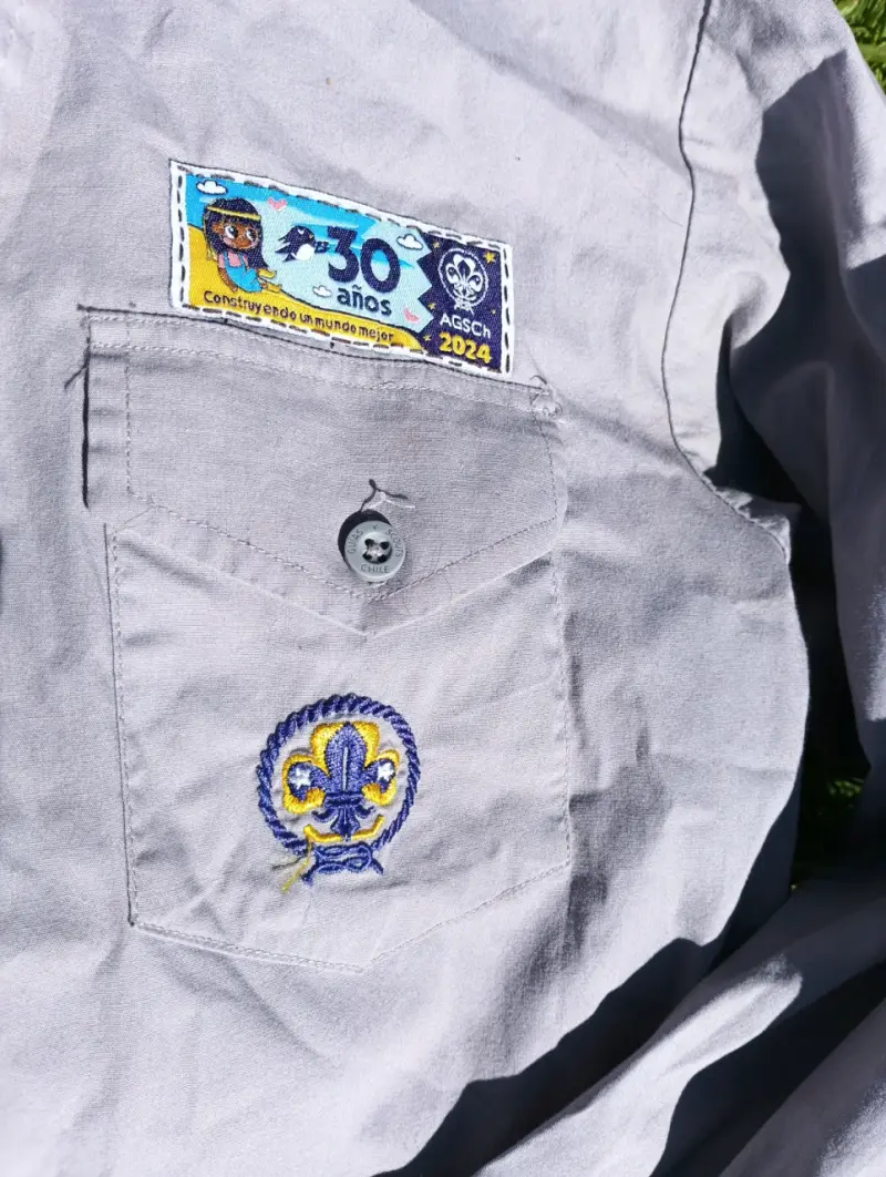 Camisa Scout Gris con Parches - 3
