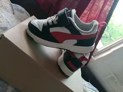 Zapatillas deportivas para niños Puma negras y rojas - miniatura 1